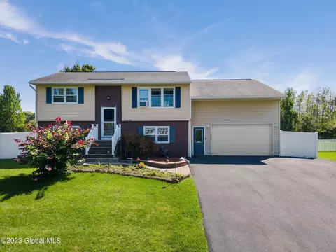 28 Suncrest Dr, Waterford, NY 12188