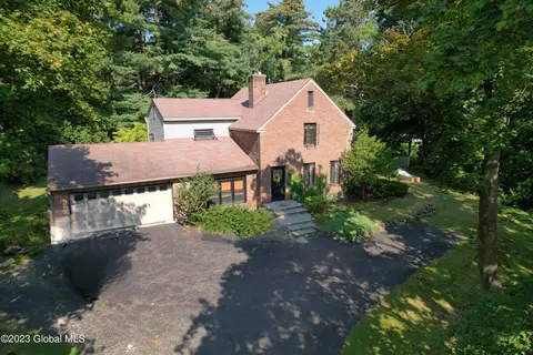 1467 Van Antwerp Rd, Niskayuna, NY 12309