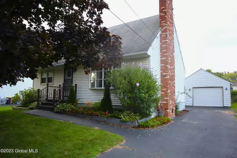 9 Amelia Dr, Schenectady, NY 12309
