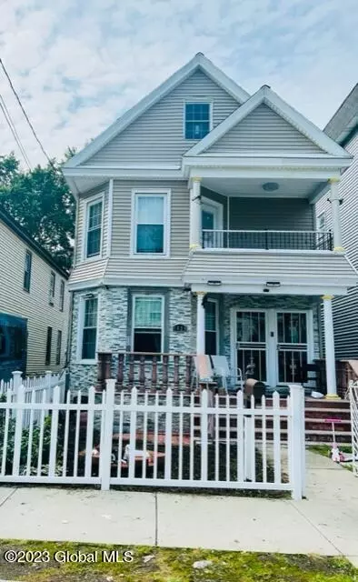 1629 Carrie St, Schenectady, NY 12308