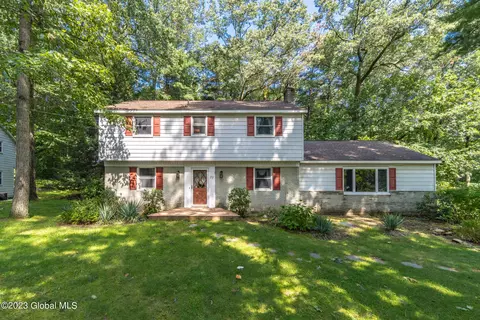 27 Shadow Wood Way, Ballston Lake, NY 12019