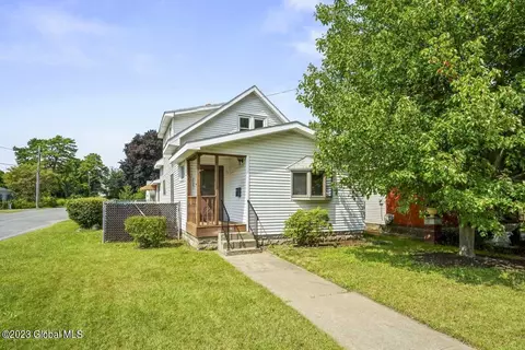 2081 Oaklawn Ave, Schenectady, NY 12306