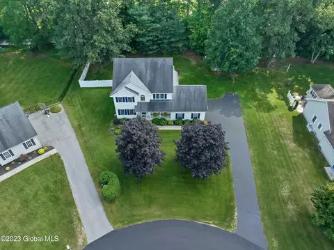 106 Stockbridge Ct, Ballston Spa, NY 12020 photo 2