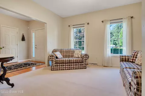 106 Stockbridge Ct, Ballston Spa, NY 12020 photo 5