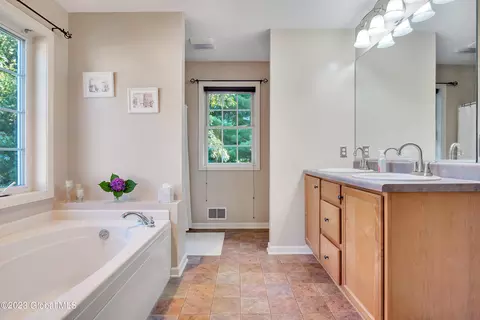 106 Stockbridge Ct, Ballston Spa, NY 12020 photo 24