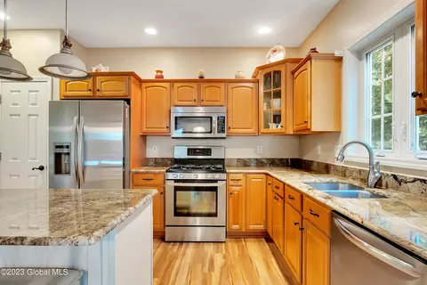106 Stockbridge Ct, Ballston Spa, NY 12020 photo 11