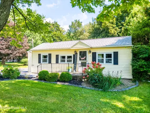 15 Dunsbach Ferry Rd, Cohoes, NY 12047