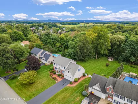40 Oregon Trl, Halfmoon, NY 12188 photo 1