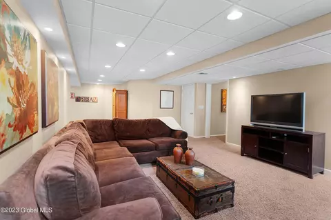 40 Oregon Trl, Halfmoon, NY 12188 photo 54