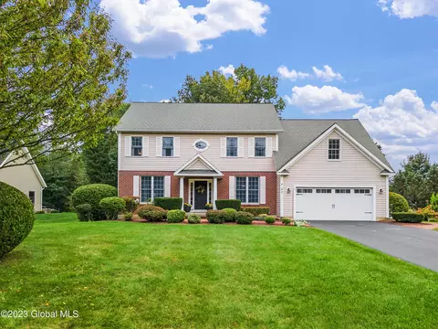 40 Oregon Trl, Halfmoon, NY 12188 photo 2