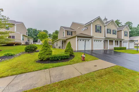 61 Annabelle Pl, Schenectady, NY 12306