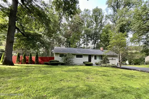 10 Laurel Ln, Ballston Spa, NY 12020 photo 2