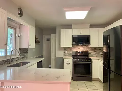 10 Laurel Ln, Ballston Spa, NY 12020 photo 16