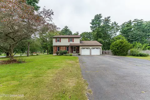 1 Cranberry Ln, Clifton Park, NY 12065
