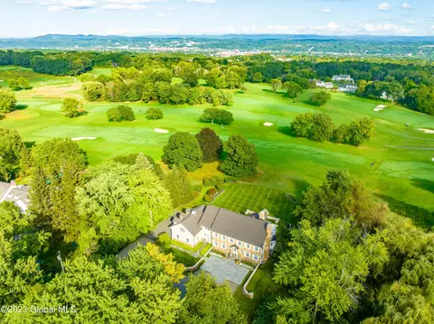 3 Schuyler Meadows Club Rd, Loudonville, NY 12211