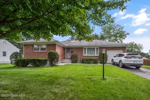 15 W Glenwood Dr, Latham, NY 12110