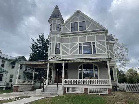 96 Union Ave, Saratoga Springs, NY 12866