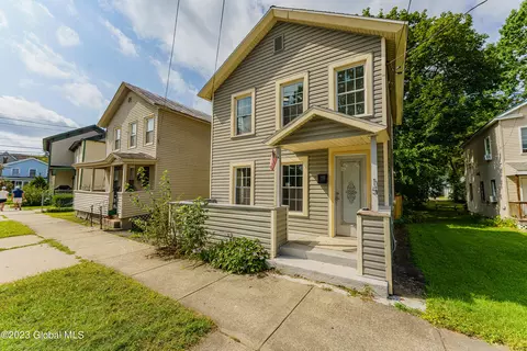15 Walworth St, Saratoga Springs, NY 12866