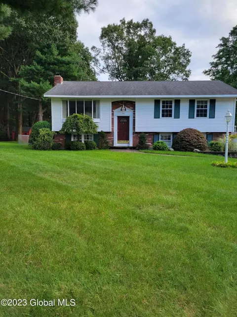44 Evergreen Ave, Clifton Park, NY 12065