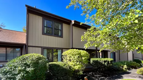 304 Huntington Ct, East Greenbush, NY 12061