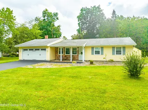 115 Greenleaf Dr, Latham, NY 12110