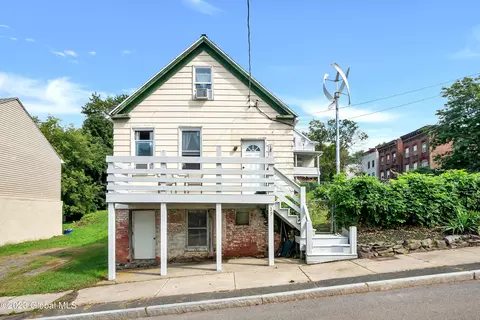 29 Glen St, Rensselaer, NY 12144