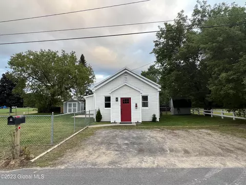 9 Vaughn Rd, Morrisonville, NY 12962