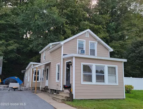 39 Hamilton Ave, Corinth, NY 12822