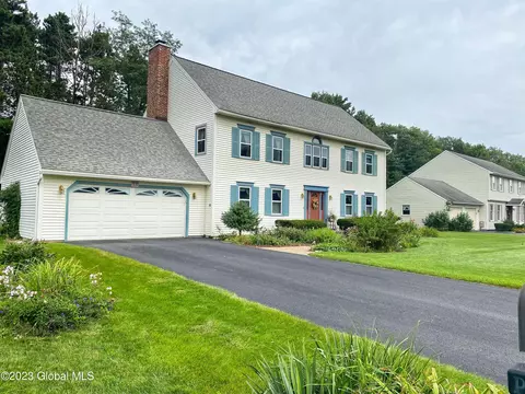 33 Hidden Hills Dr, Queensbury, NY 12804