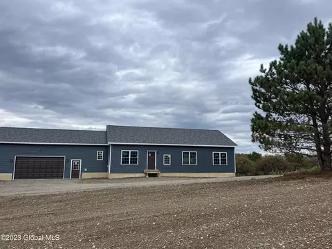 240 Marpe Rd, Pittstown, NY 12094