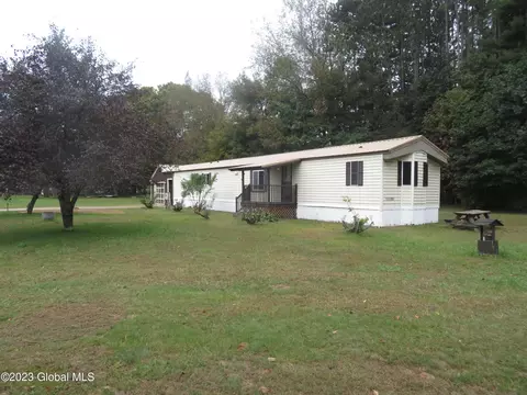 119 Lakeview Ave, Mayfield, NY 12117