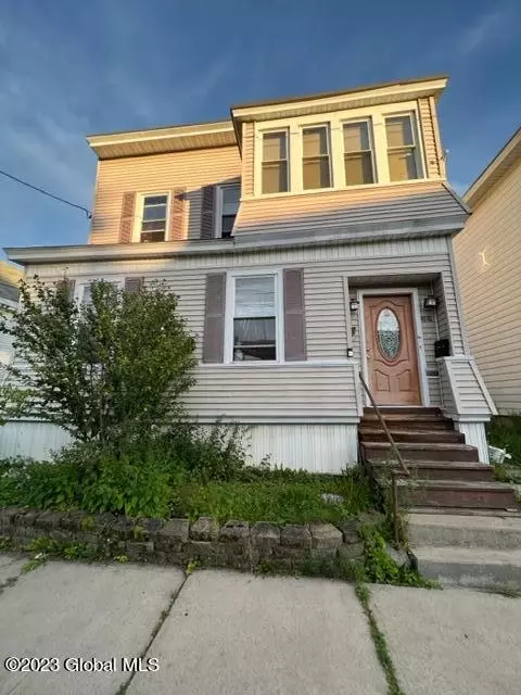 66 James St, Amsterdam, NY 12010