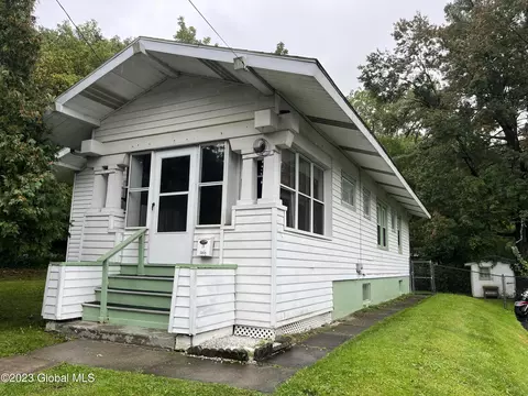 28 Ring St, Rensselaer, NY 12144