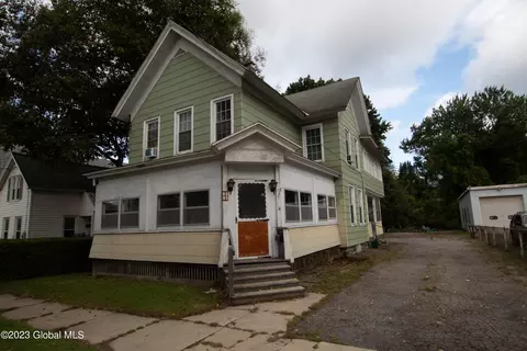74 W 8th Ave, Gloversville, NY 12078