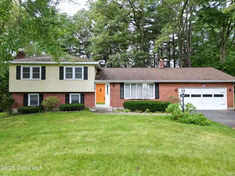 20 Woodlake Dr, Wilton, NY 12831