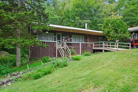 9 Philly Dr, Brant Lake, NY 12815
