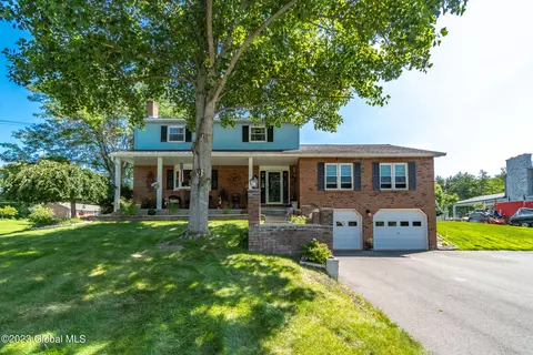318 Jeanette Dr, Rotterdam, NY 12306