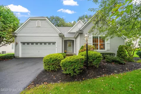 14 Mayfield Dr, Clifton Park, NY 12065