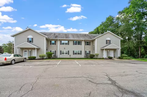 707 Greenwich Dr, Albany, NY 12203
