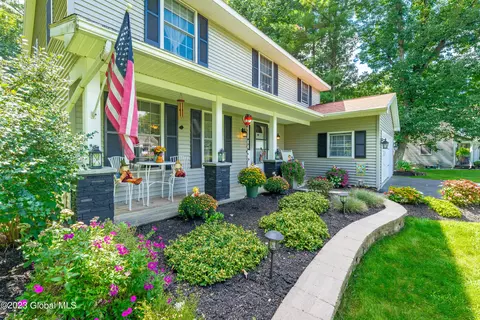 14 Muriel Ln, Schaghticoke, NY 12154