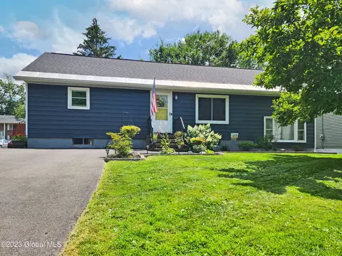 98 Hillcrest Ave, Schenectady, NY 12304