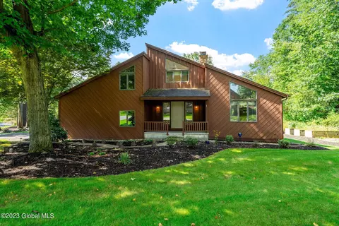 217 W Bentwood Ct, Albany, NY 12203