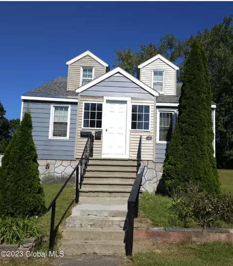 42 Braintree St, Colonie, NY 12205