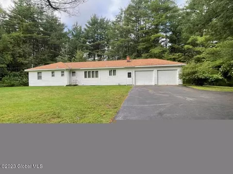 95 Parker School Rd, Pittstown, NY 12094