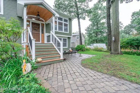 102 Woodview Ct, Voorheesville, NY 12186