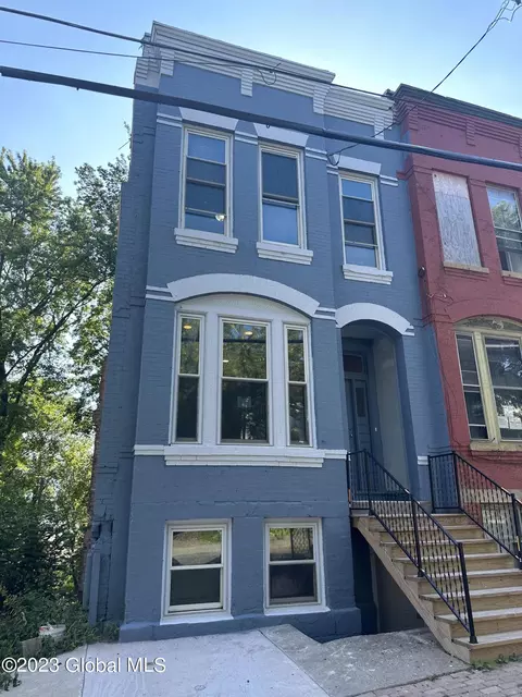 58 5 1st St, Albany, NY 12210