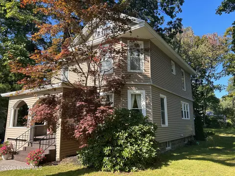 25 Ray St, Niskayuna, NY 12309
