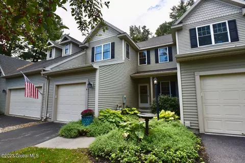 4 Killarney Ct, Saratoga Springs, NY 12866