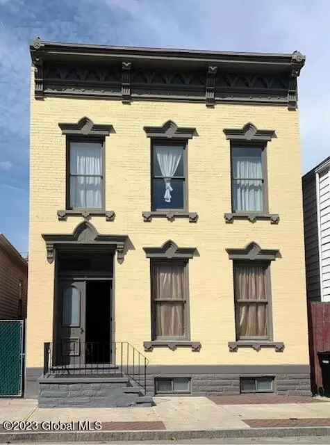493 2nd St, Troy, NY 12180