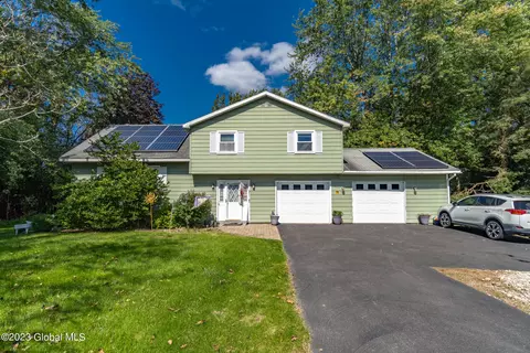 75 Hubbs Rd, Ballston Lake, NY 12019